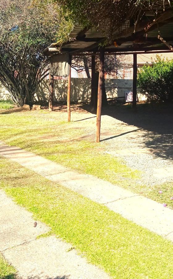 Rheola'S Guest Cottage Harrismith Exterior foto